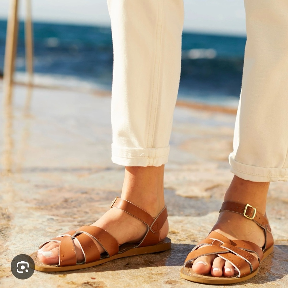 Women’s Salt Water sandals Tan size 9